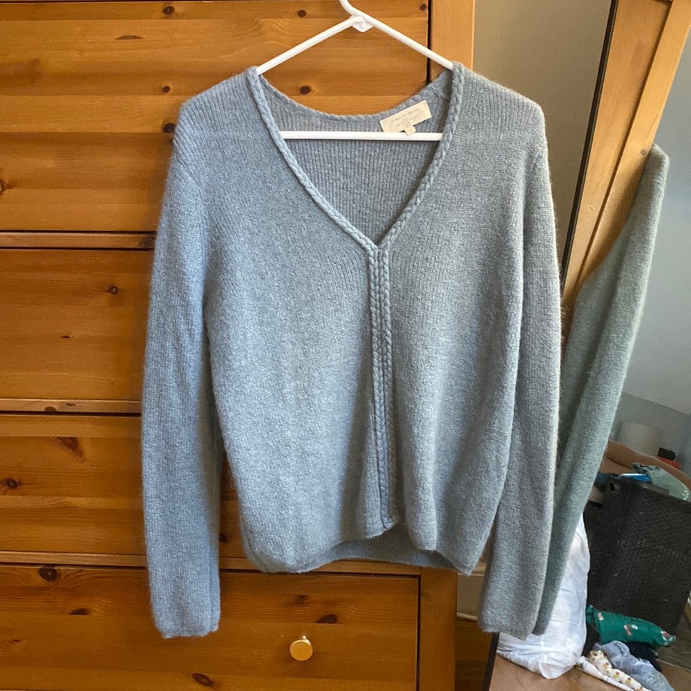 Sézane blue v neck sweater